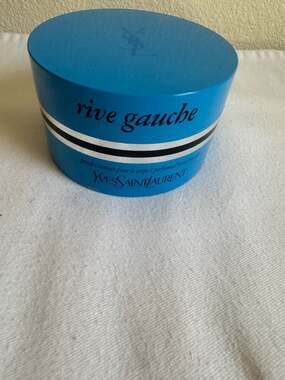 Vintage Yves Saint Laurent Rive Gauche Perfumed Bath Powder 5.2oz open/Full